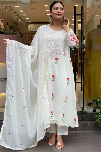 Off white chanderi silk heavy thread embroidery work kurta pant set