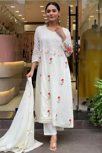 Off white chanderi silk heavy thread embroidery work kurta pant set