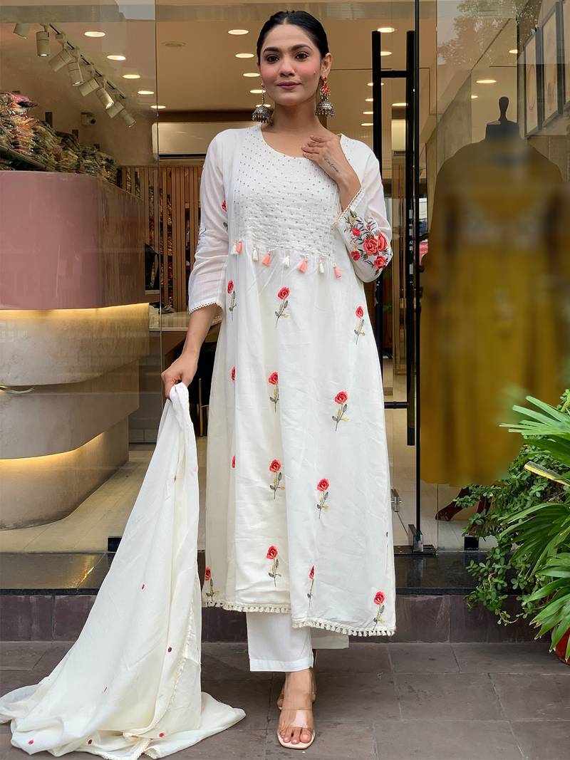 Off white chanderi silk heavy thread embroidery work kurta pant set