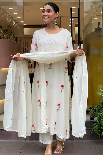 Off white chanderi silk heavy thread embroidery work kurta pant set