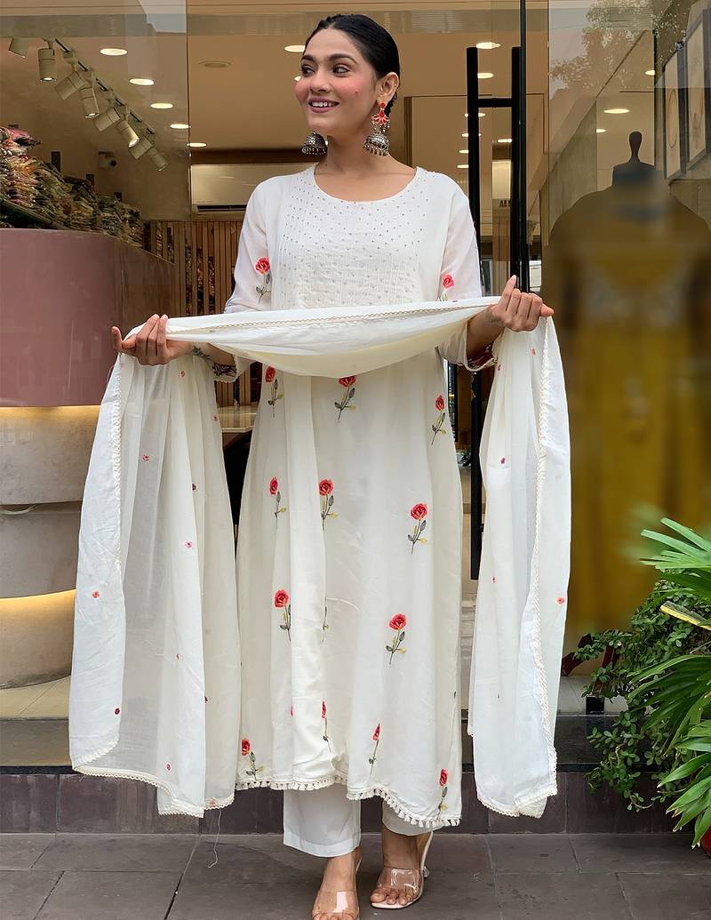 Off white chanderi silk heavy thread embroidery work kurta pant set