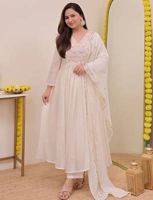 Cream chanderi silk heavy thread embroidery work kurta pant set 1