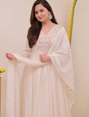 Cream chanderi silk heavy thread embroidery work kurta pant set 4