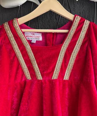 Red embroidered velvet kurta set 3