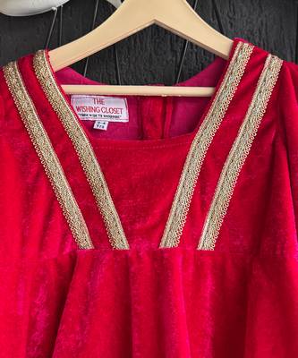 Red embroidered velvet kurta set 2