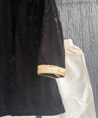 Black embroidered velvet kurta pyjama 4