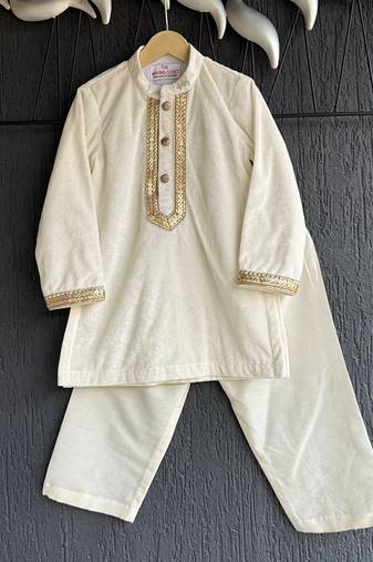White embroidered velvet kurta pyjama