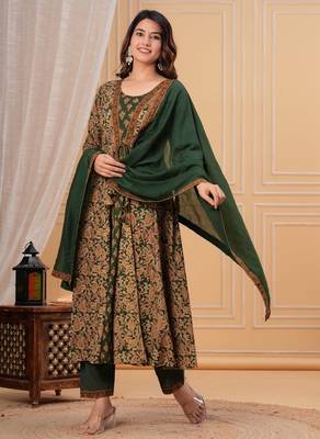 green printed cotton kurta pant with dupatta 4