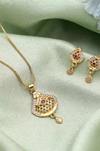 Gold color fashion chain pendant with earring