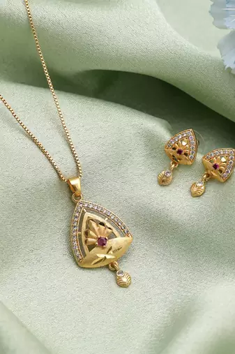 Gold color fashion chain pendant with earring