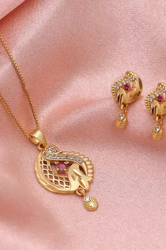 Gold color fashion chain pendant with earring