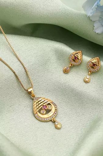 Gold color fashion chain pendant with earring