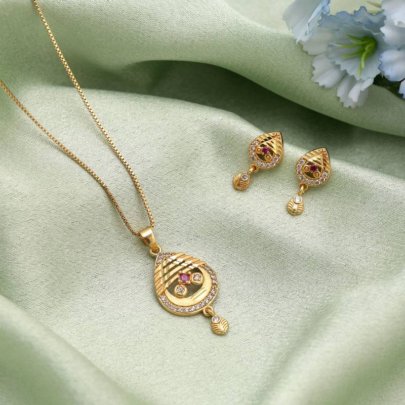 Gold color fashion chain pendant with earring