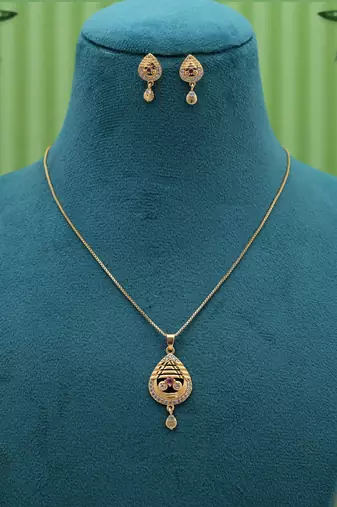 Gold color fashion chain pendant with earring