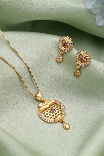 Gold color fashion chain pendant with earring