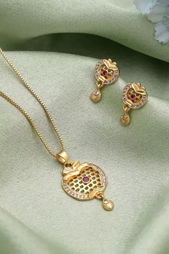 Gold color fashion chain pendant with earring