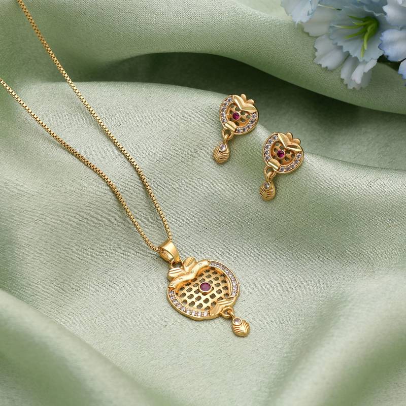 Gold color fashion chain pendant with earring