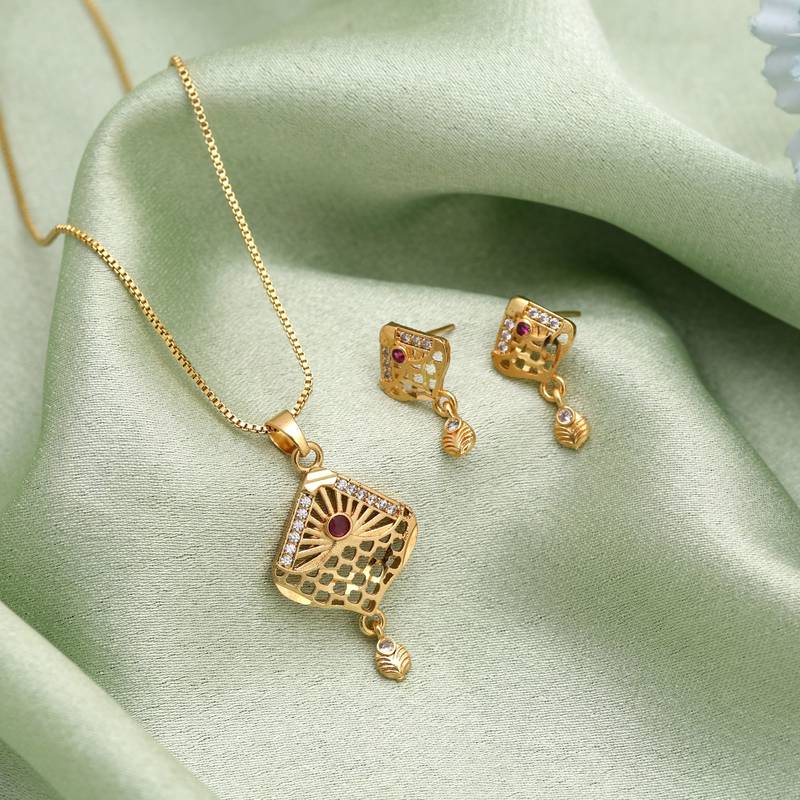 Gold color fashion chain pendant with earring