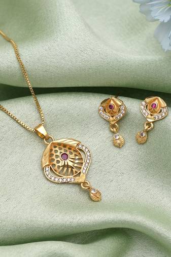 Gold color fashion chain pendant with earring