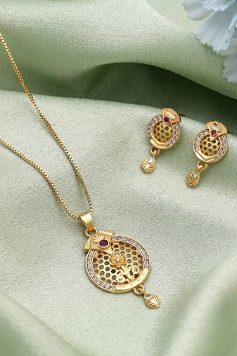 Gold color fashion chain pendant with earring