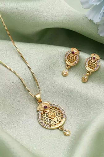 Gold color fashion chain pendant with earring
