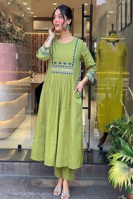 green embroidered cotton kurta and pant 1