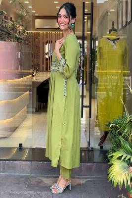 green embroidered cotton kurta and pant 3