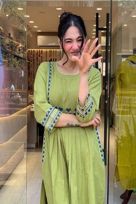 green embroidered cotton kurta and pant 4
