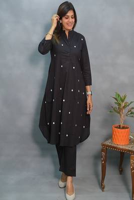 black embroidered cotton kurta and pant 4