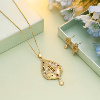Gold color chain pendant with earring 1