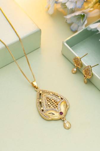 Gold color chain pendant with earring