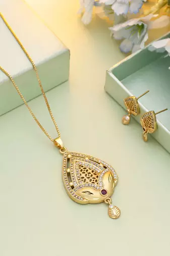 Gold color chain pendant with earring
