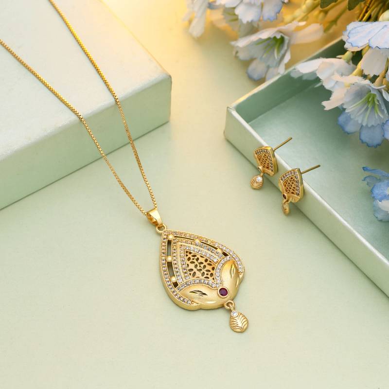 Gold color chain pendant with earring