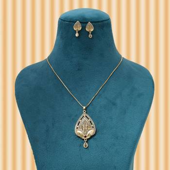 Gold color chain pendant with earring 2