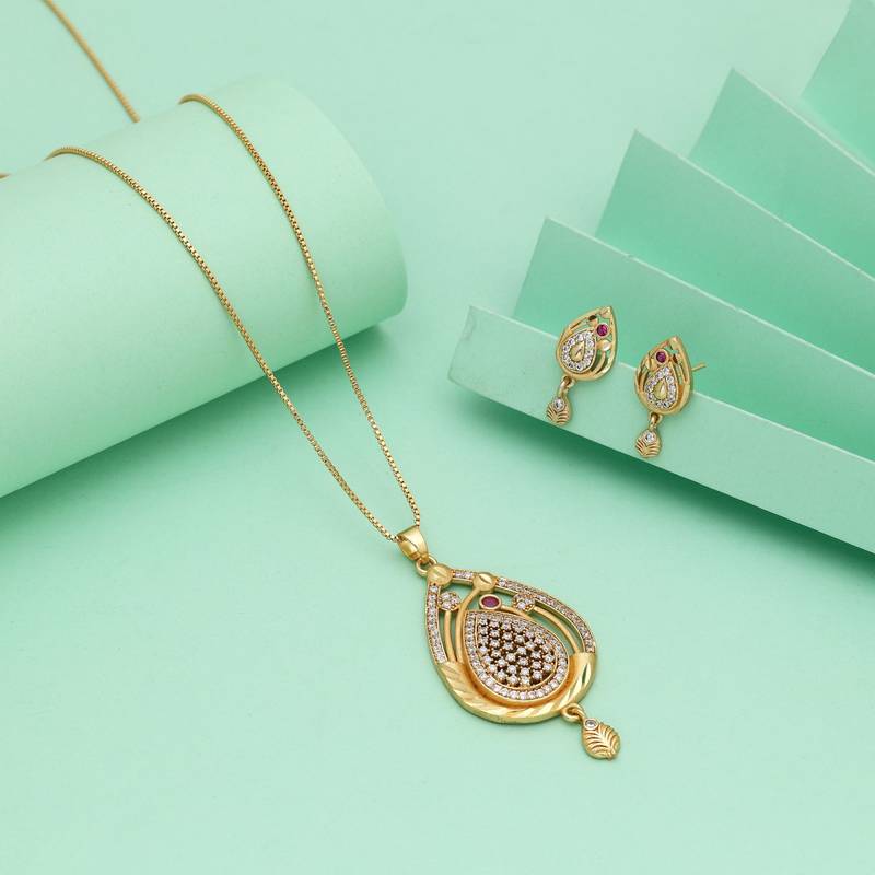 Gold color chain pendant with earring