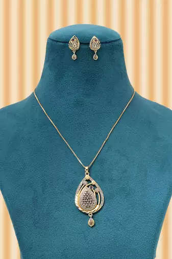 Gold color chain pendant with earring