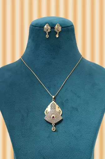 Gold color chain pendant with earring