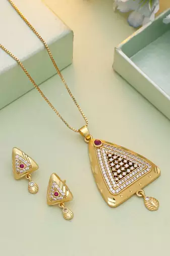 Gold color chain pendant with earring