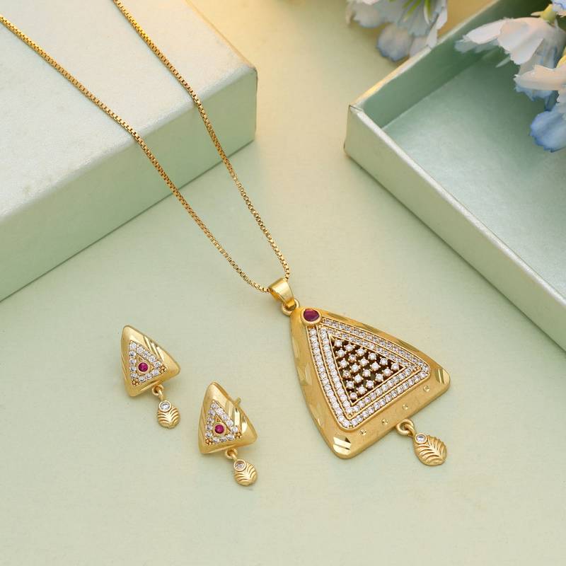 Gold color chain pendant with earring