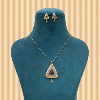 Gold color chain pendant with earring 2