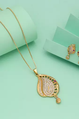 Gold color chain pendant with earring