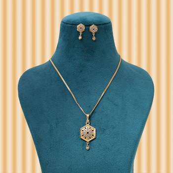 Gold color chain pendant with earring 2