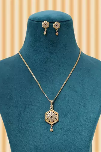 Gold color chain pendant with earring