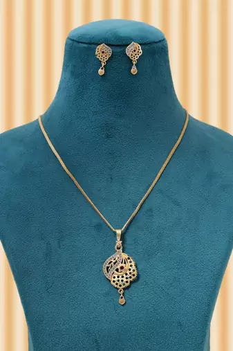 Gold color chain pendant with earring