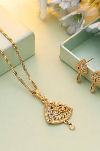 Gold color chain pendant with earring