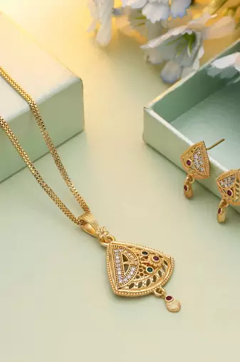 Gold color chain pendant with earring