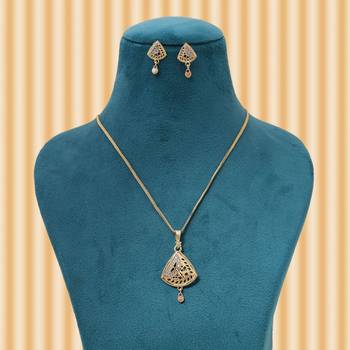 Gold color chain pendant with earring 2