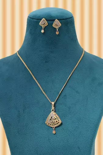 Gold color chain pendant with earring