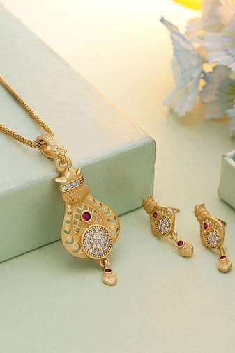 Gold color chain pendant with earring