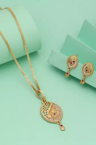 Gold color chain pendant with earring